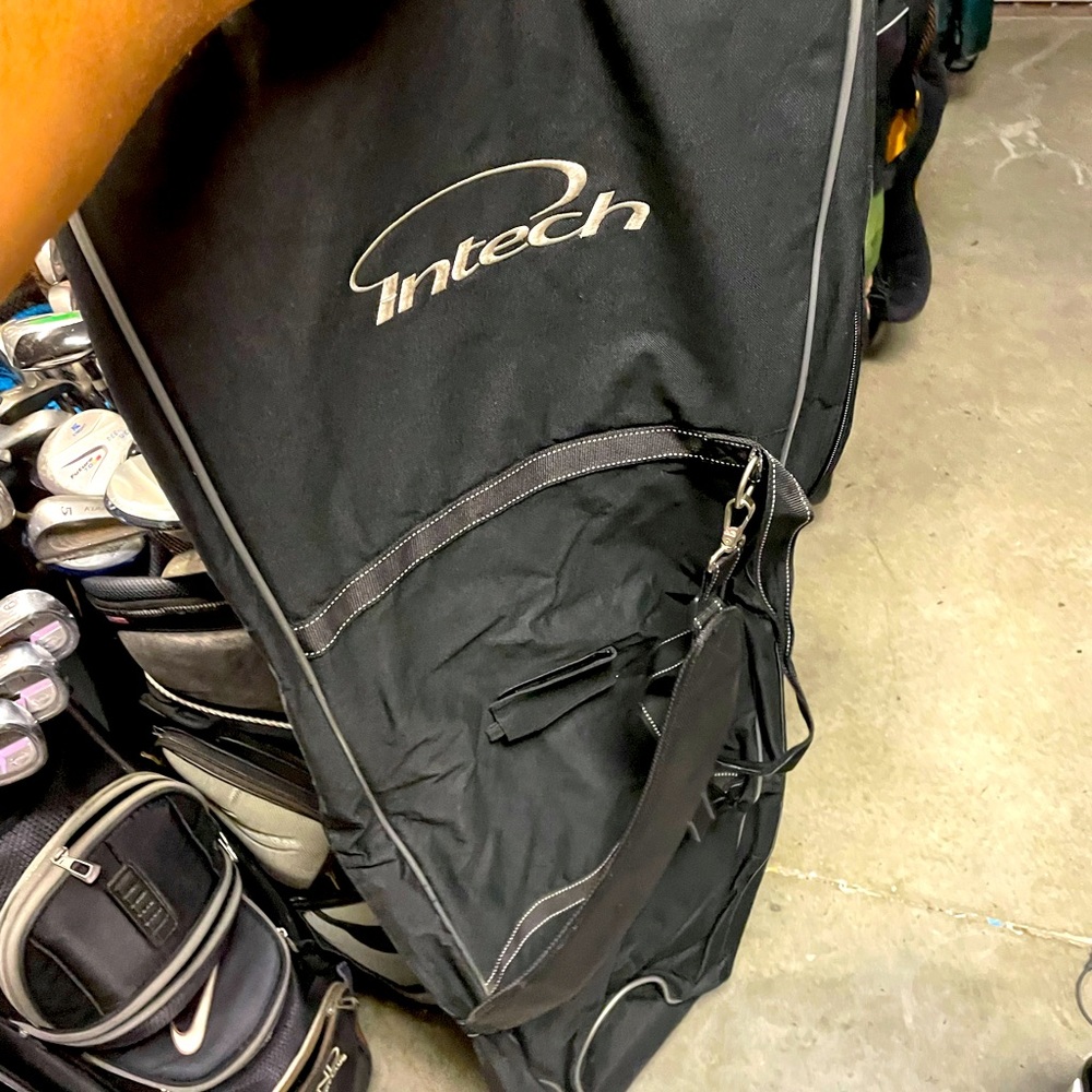 Golf travel bag by Intech